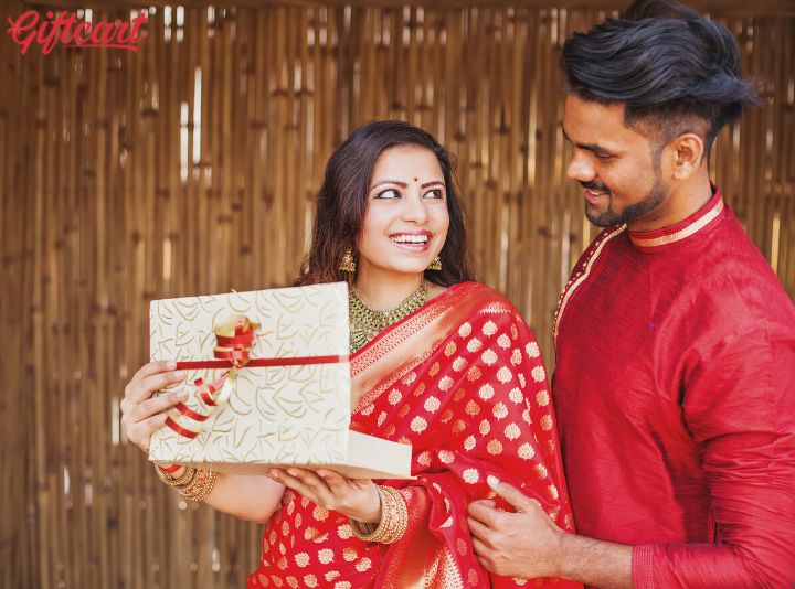 How To Buy Personalised Gifts For Couples Online?