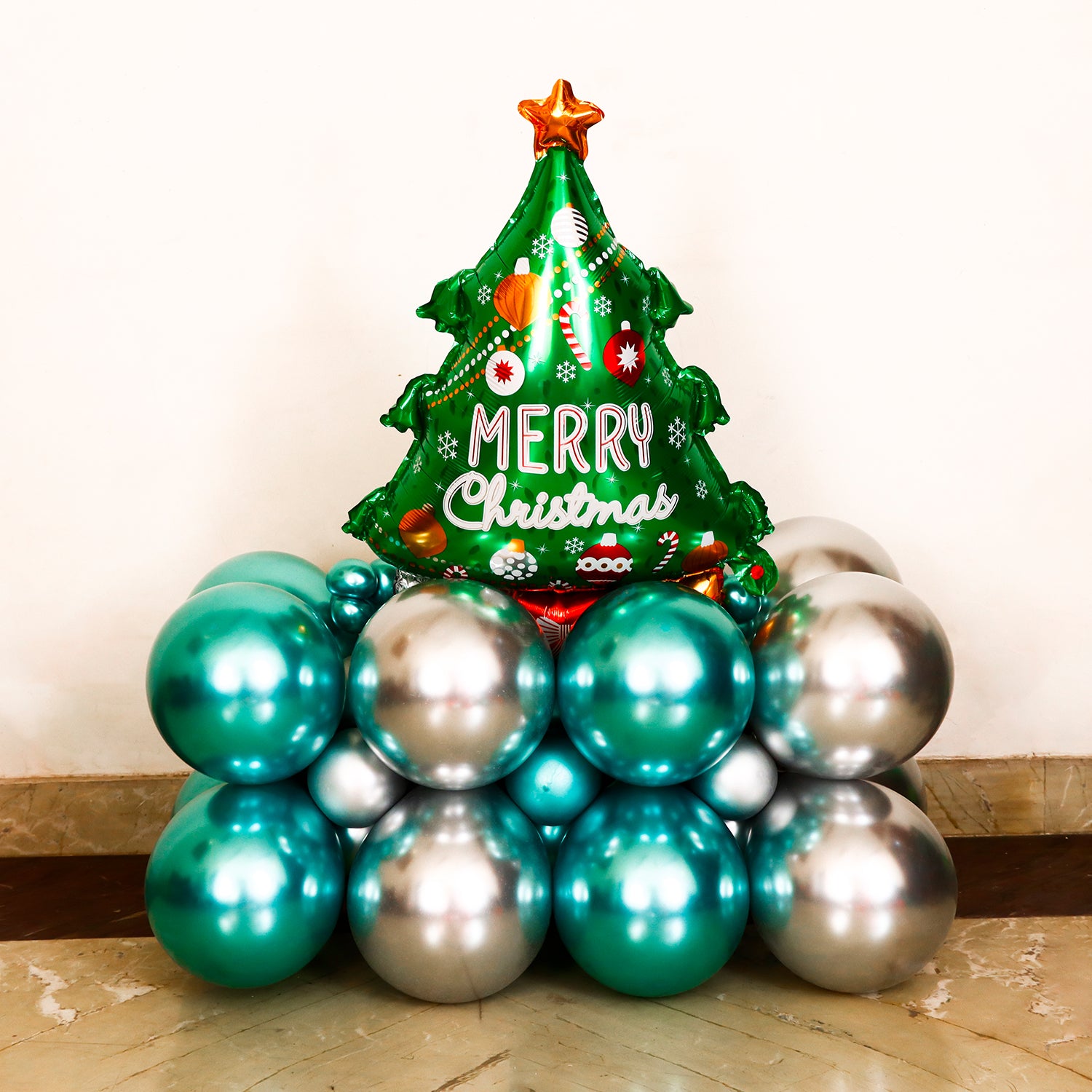 Christmas Tree Balloon Décor