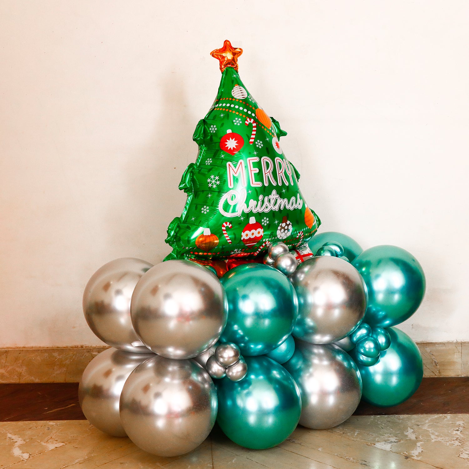 Christmas Tree Balloon Decor-3