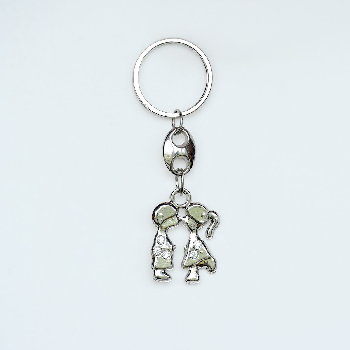 Kissing Couple Metal Keychain – Romantic Keepsake Gift