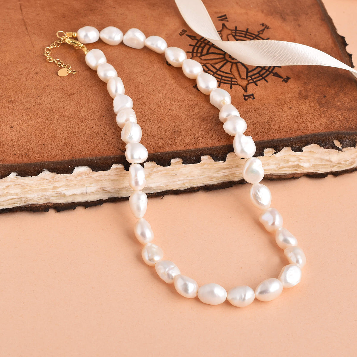 Abstract White Pearl Necklace-1