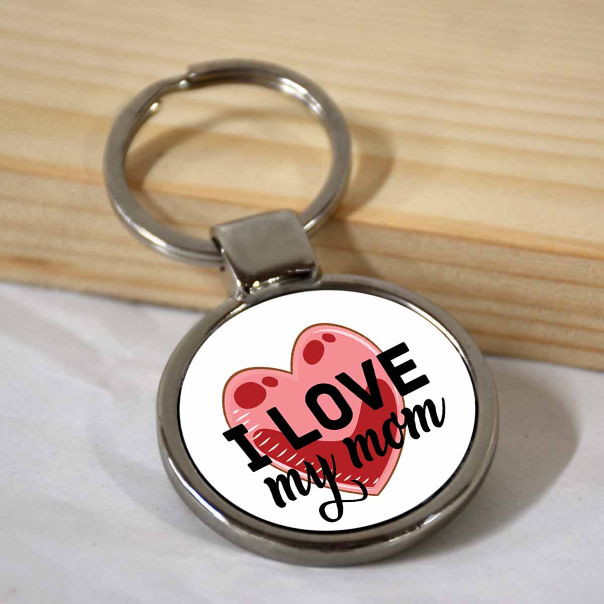 I Love My Mom Round Metal Keychain-1