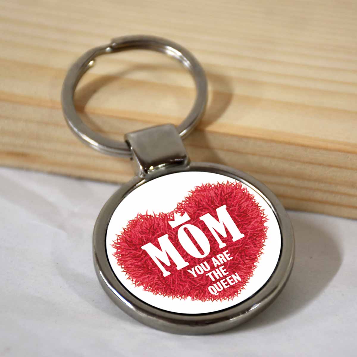 Mom The Queen Round Metal Keychain Gift For Mother's Day 1