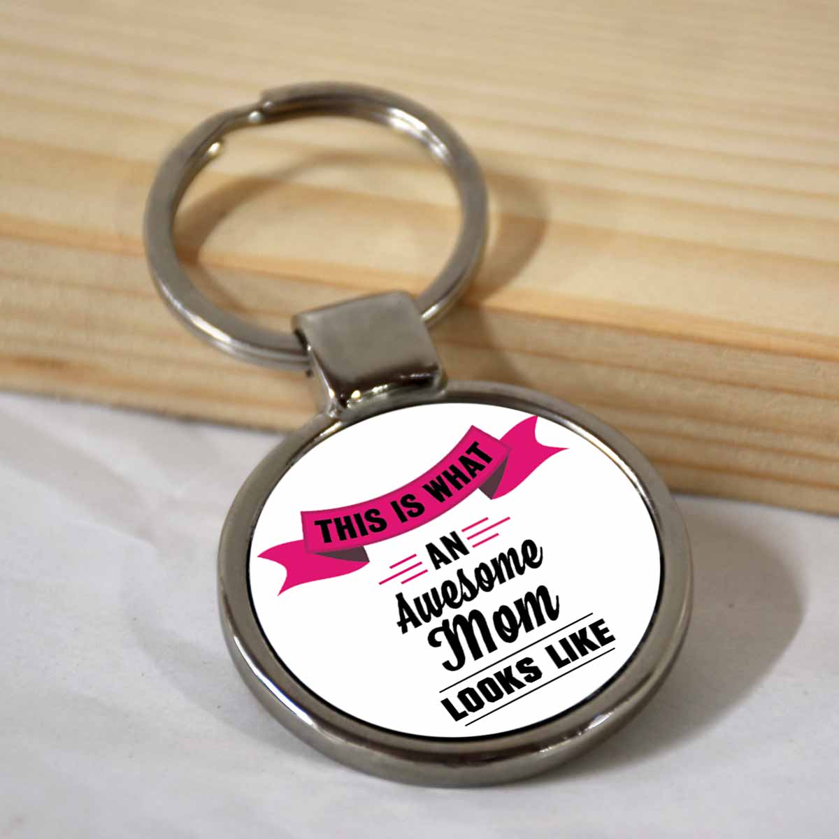 An Awesome Mom Round Metal Keychain Gift For Mother's Day 1
