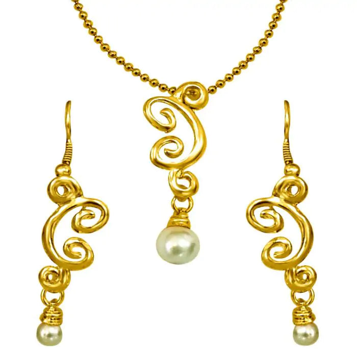 Surat Diamonds Trendy Shell Pearl & Gold Plated Pendant & Earring Set with Chain