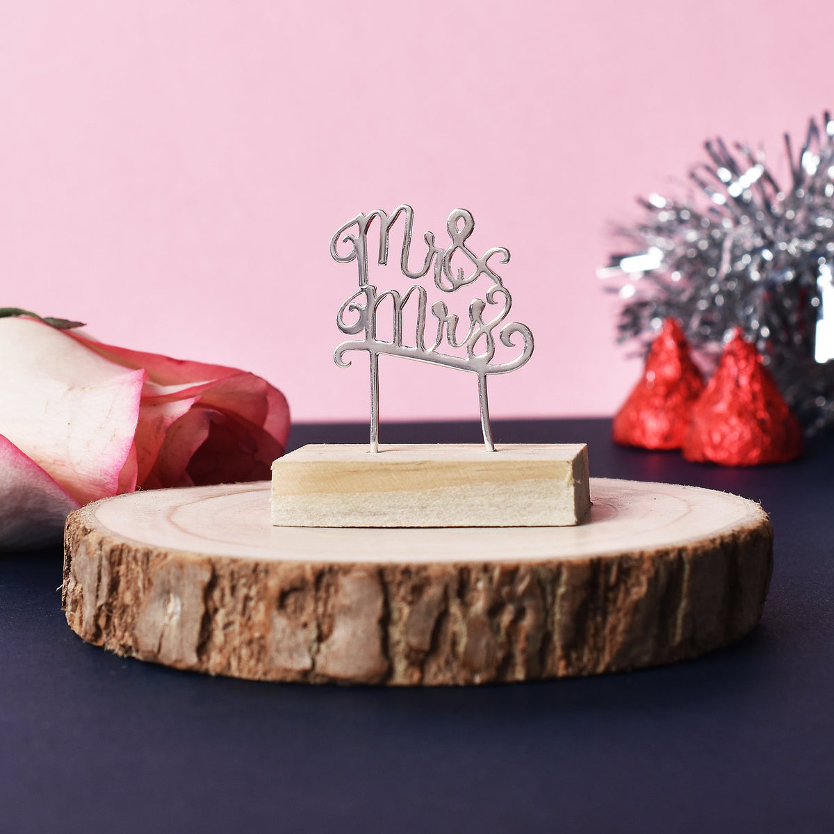 Mr & Mrs Silver Tag Décor With Greeting Card