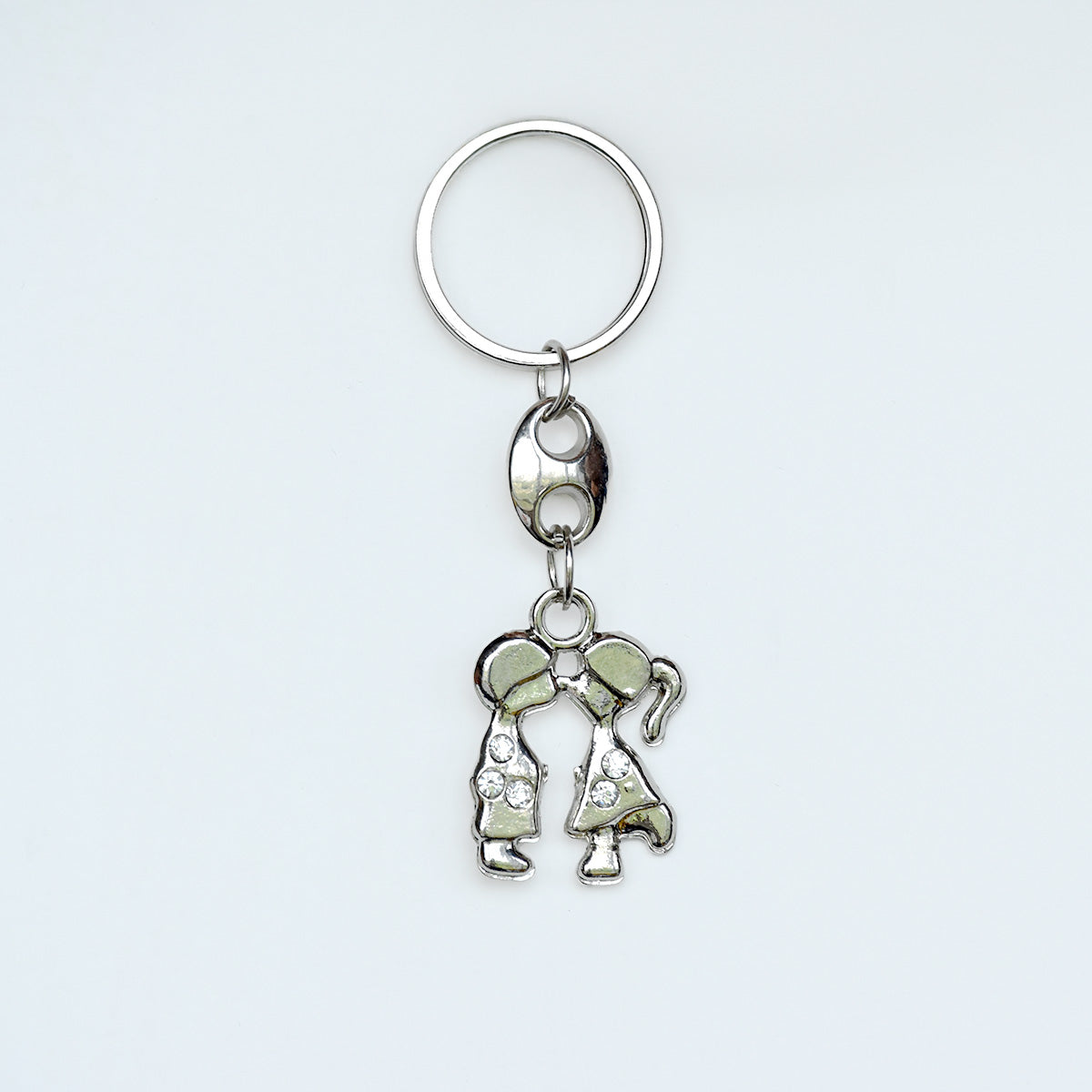 Kissing Couple Metal Keychain – Romantic Keepsake Gift