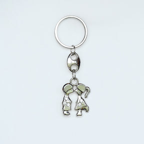 Kissing Couple Metal Keychain – Romantic Keepsake Gift