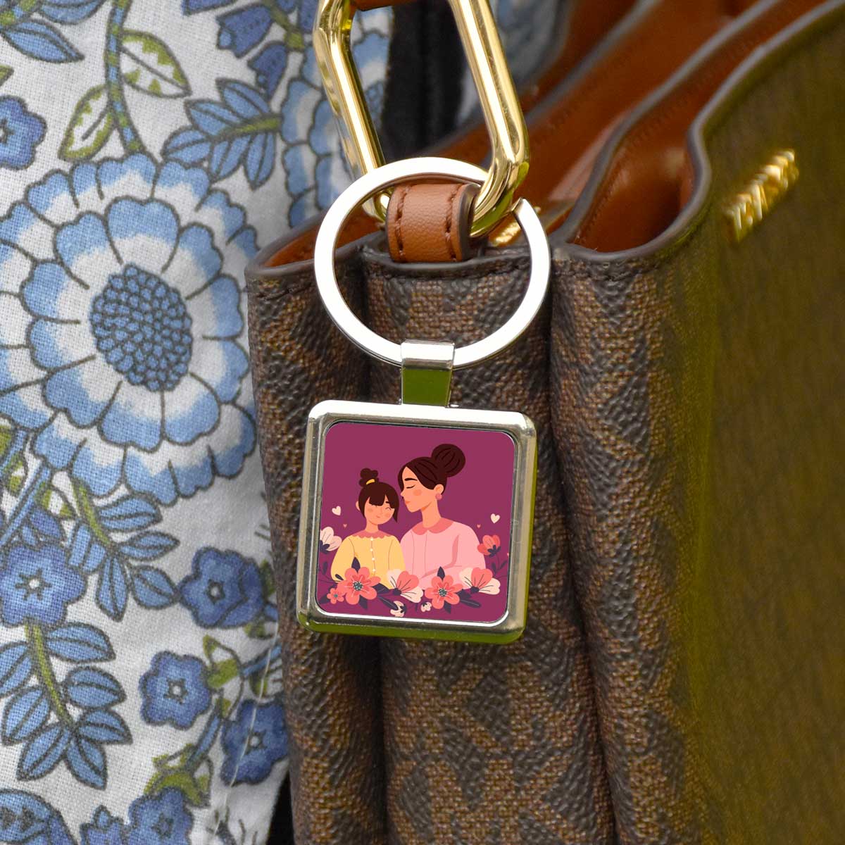 Mom With Daughter Round Metal Keychain Gift For Mother's Day