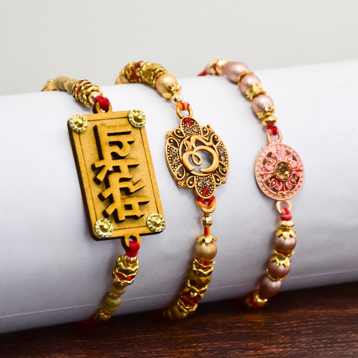 Exquisite Rakhi Set: Traditional Design with a Modern Twist