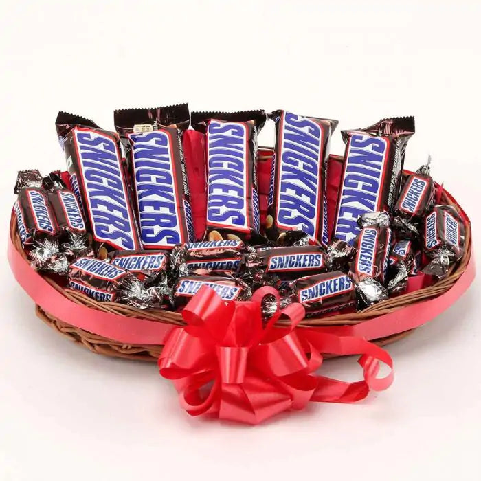 Buy Snickers Medley Assorted Chocolate Gift Pack, 137.6 gm at Rs. 123 from  Amazon [MRP Rs 150]